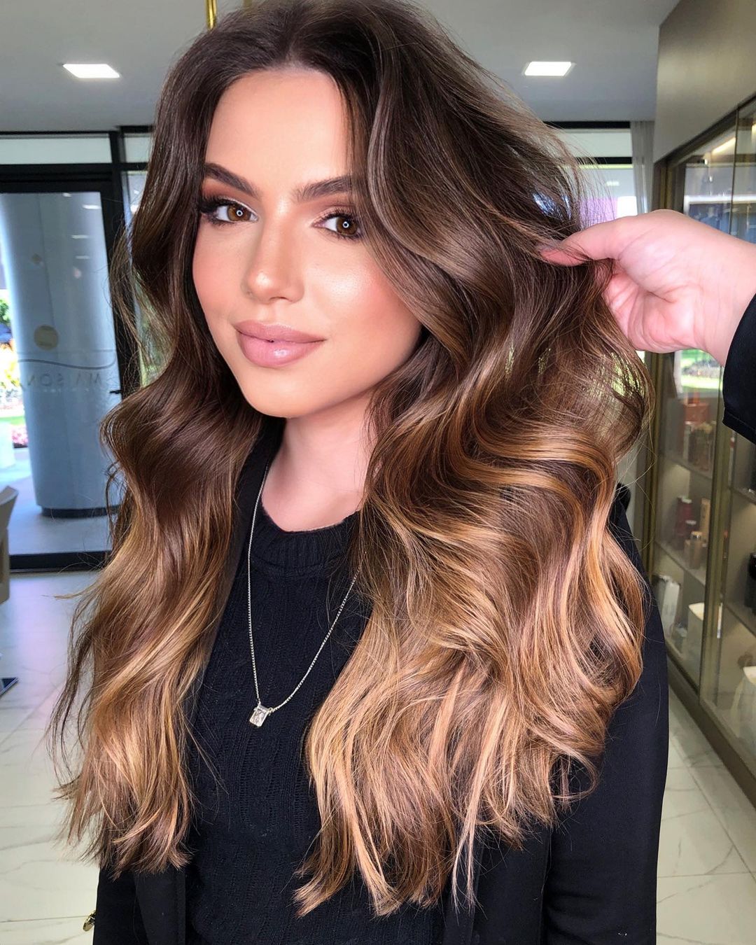 Brunette with Midshaft-to-Ends Golden Highlights